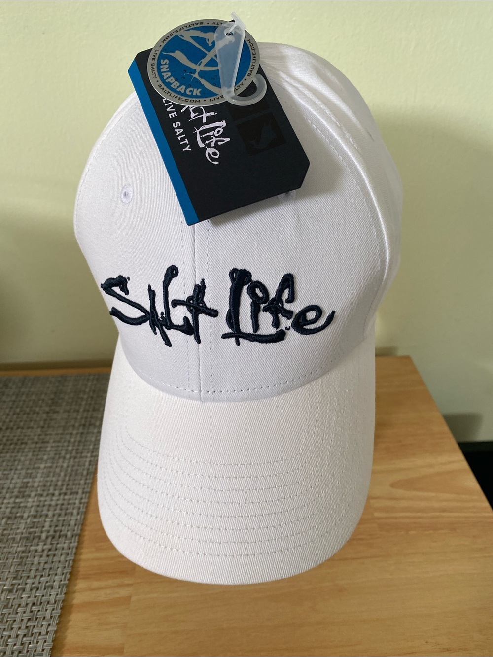 Salt Life Mens White Snapback Cap with Black Embroidered Logo NWT